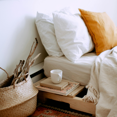 Photo of a boho bedroom and a bed with comfy pillows