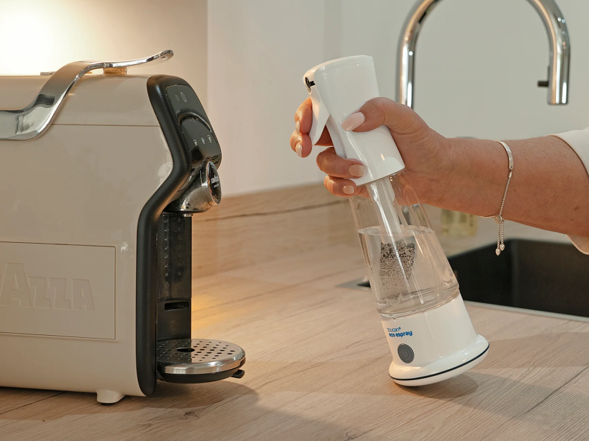 Cleaning a coffee machine with Toucan Eco