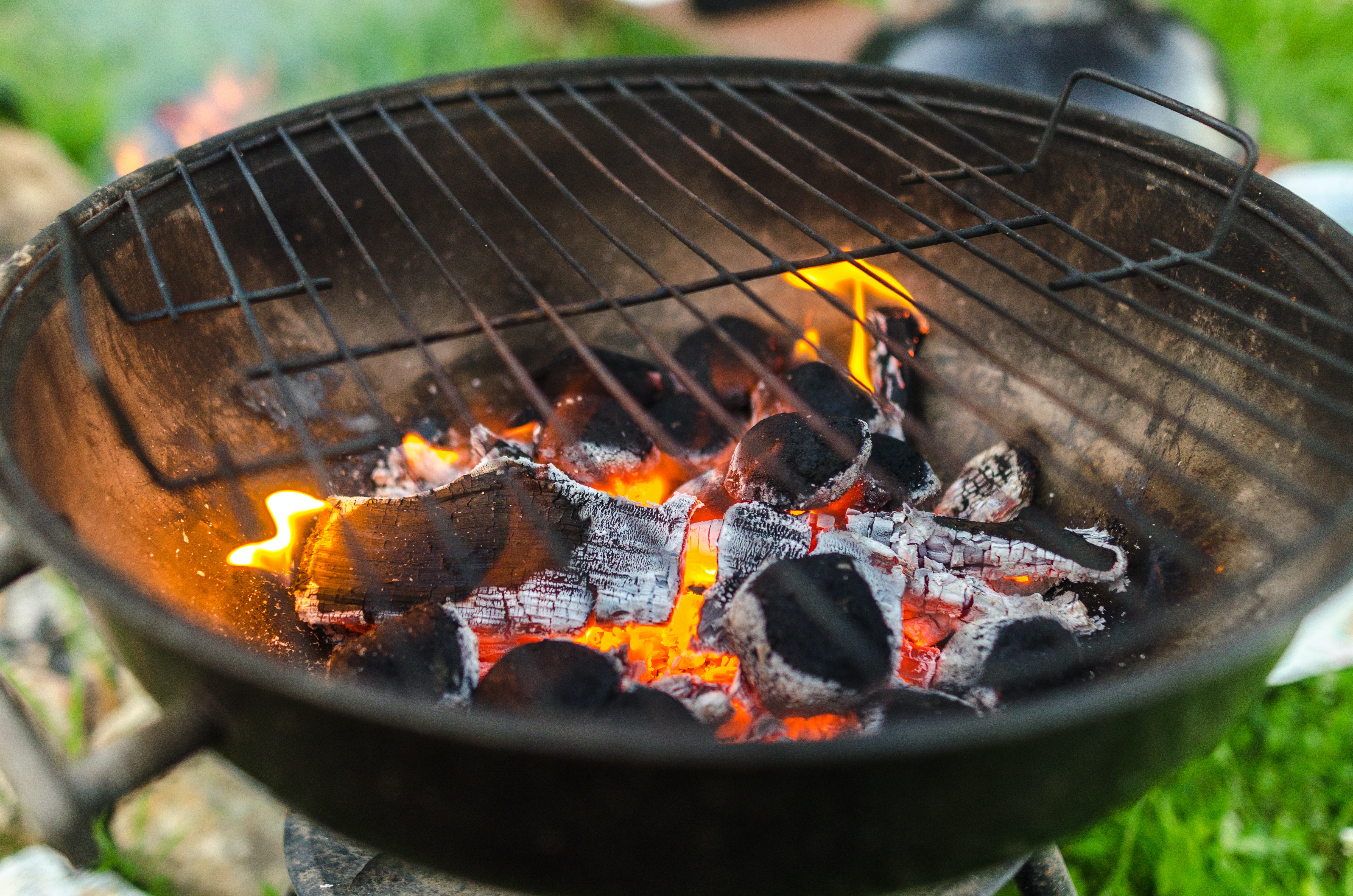 How to Clean a Grill Inside and Outside - Best Way to Deep Clean Your BBQ